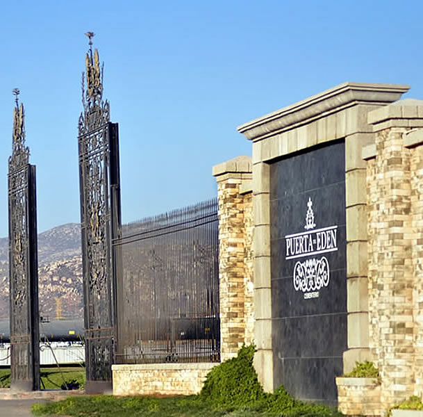 Puerta del Edén, grupo memorial